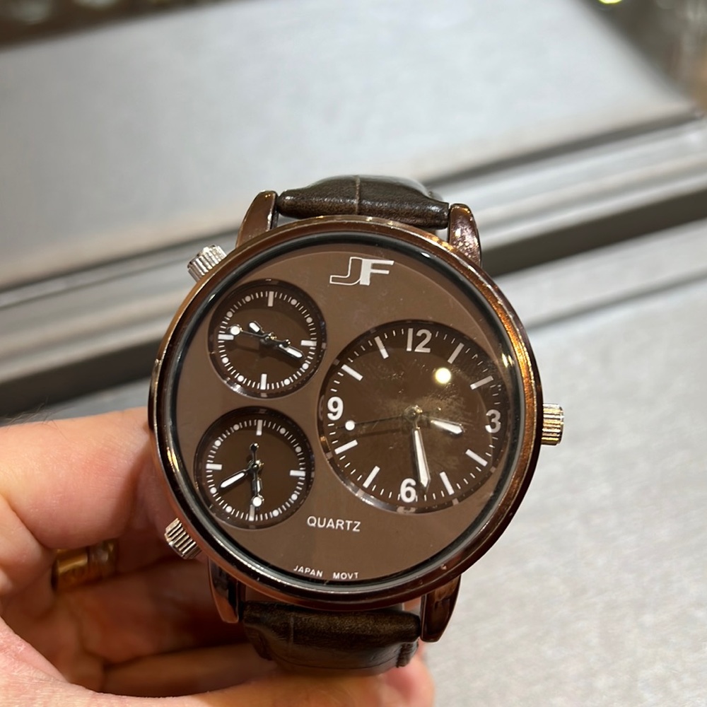 Pre owned decent condition JF Watch cheap work Watch